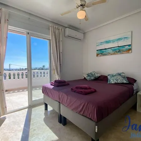 Laguna Townhouse Overlooking Communal Pool Lom01 Holiday home *