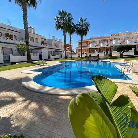 Laguna Townhouse Overlooking Communal Pool Lom01 Holiday home *