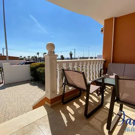 Laguna Townhouse Overlooking Communal Pool Lom01 Holiday home